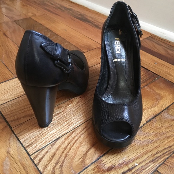 Authentic Fendi peep toe heels w/buckle size 351/2 - Picture 2 of 5